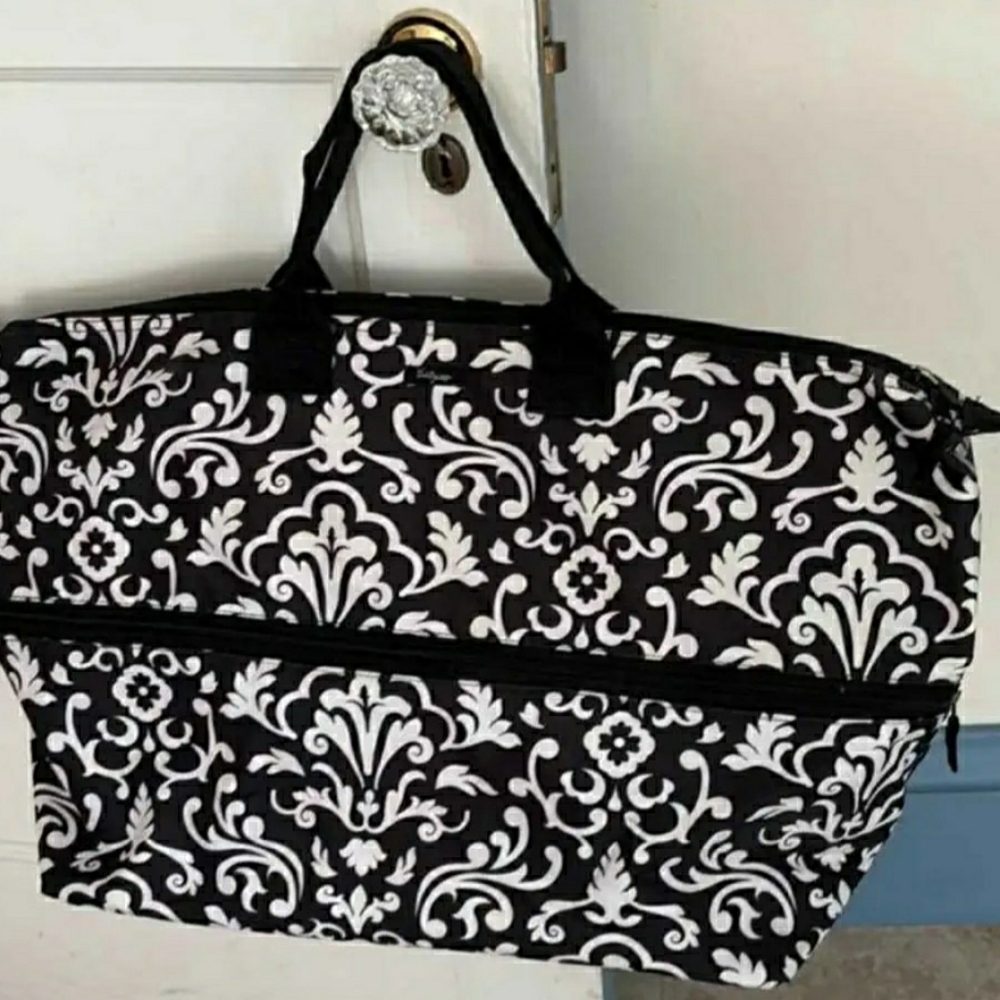 NWOT Retired Thirty-One Damask Print Expandable Tote Bag